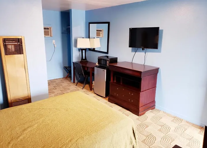 Trade Winds Motel